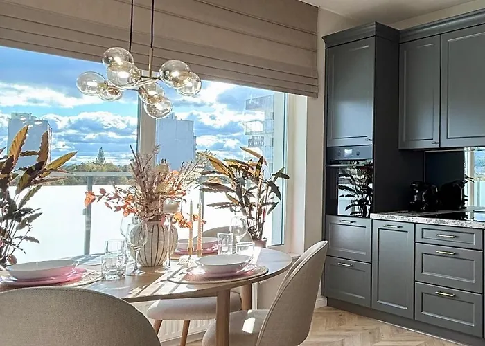 Charlotte 2-parking Free *