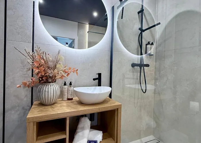 Charlotte 2-parking Free Boleslawiec (Lower Silesia)