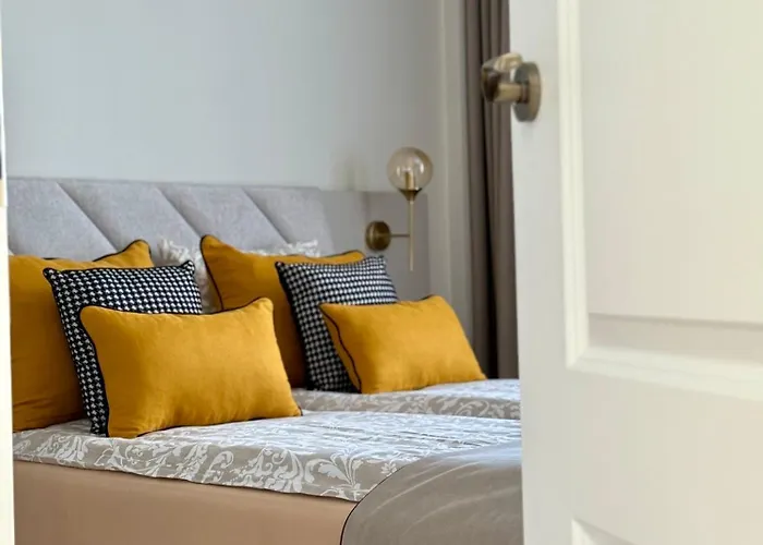 Charlotte 2-parking Free *