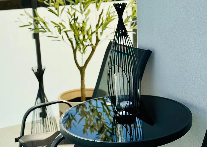 Charlotte 2-parking Free Apartment